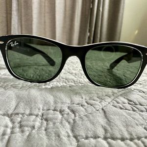 Ray-Ban New Wayfarers with Case